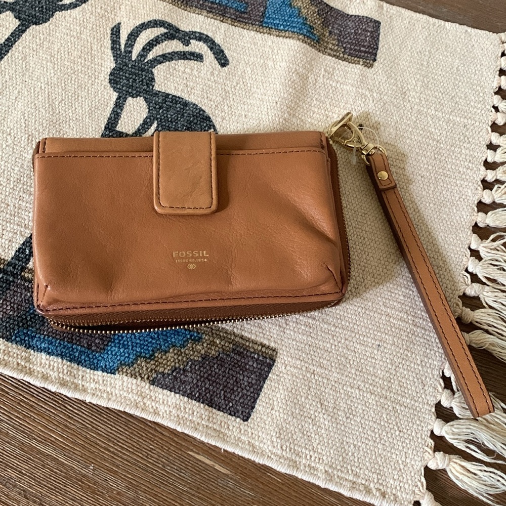 NWT Fossil iPhone 6 Wristlet Camel - Fossil Ladies Small Wallets - Picture 2 of 5